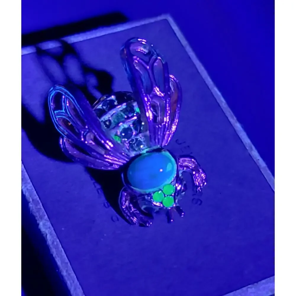 Uranium Glass Bee Figurine Under UV Unmarked Vintage
